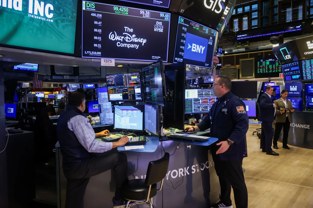 Oil prices fell as expectations for the operation of the Hormuz tanker improved, and stock market losses narrowed.